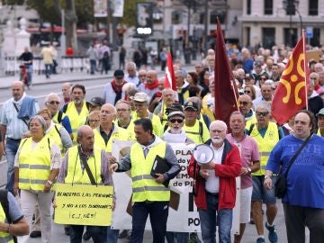 Concentración de pensionistas en Bilbao antes de salir en una marcha hacia Madrid