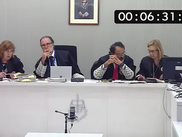 REEMPLAZO Los diez minutos de un juez en espera: pitidos, música y contestadores automáticos para poder hablar con un testigo en el juicio a "Txapote" REEMPLAZO Los diez minutos de un juez en espera: pitidos, música y contestadores automáticos para poder hablar con un testigo en el juicio a "Txapote"