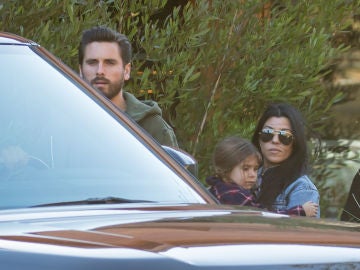 Kourtney Kardashian y Scott Disick con su hija Penelope