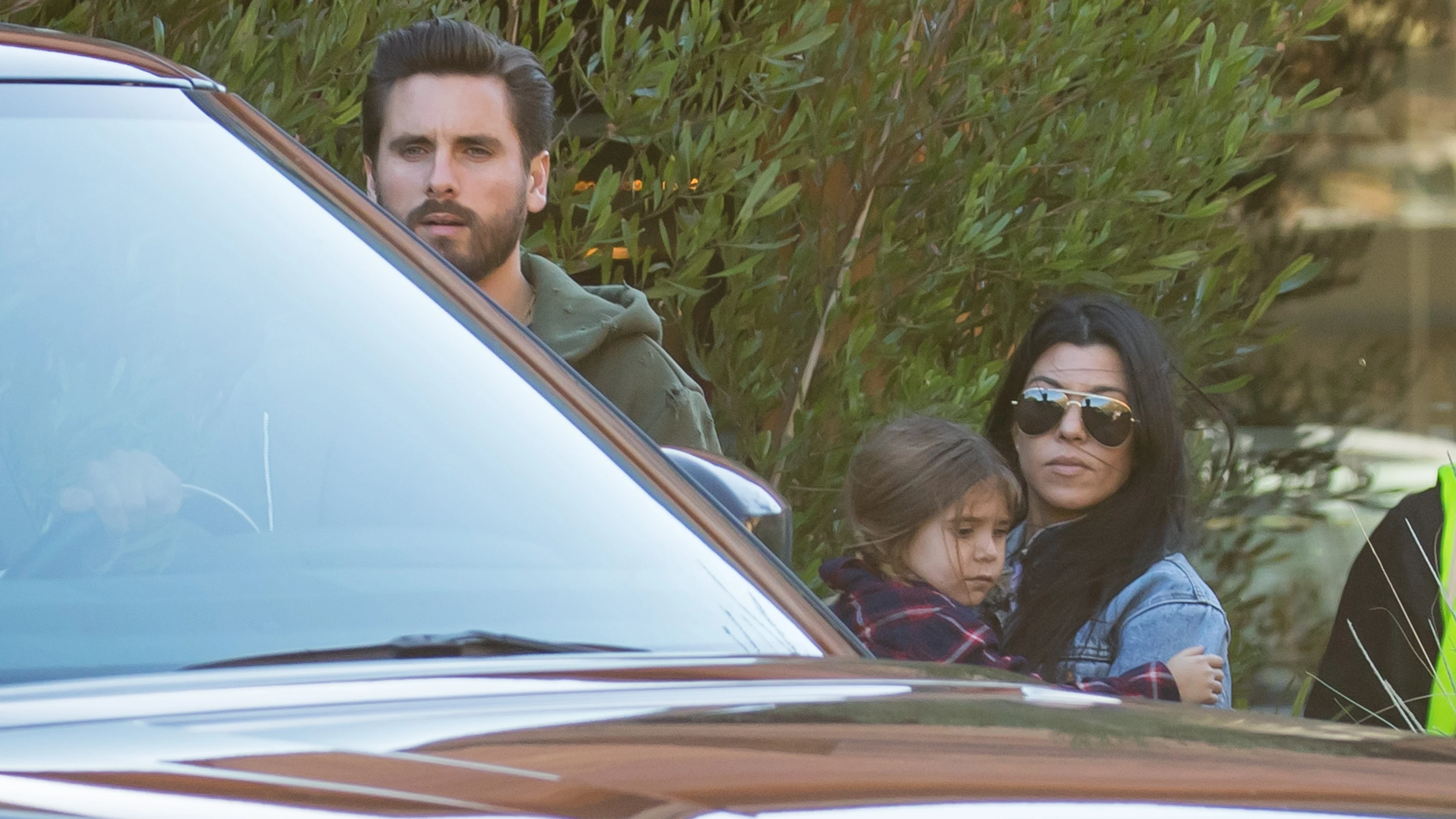 Kourtney Kardashian y Scott Disick con su hija Penelope Kourtney Kardashian y Scott Disick con su hija Penelope