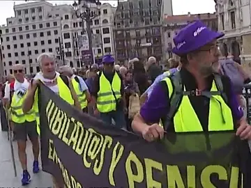 Decenas de pensionistas inician desde Bilbao una marcha a pie a Madrid por pensiones "públicas y dignas" Decenas de pensionistas inician desde Bilbao una marcha a pie a Madrid por pensiones "públicas y dignas"