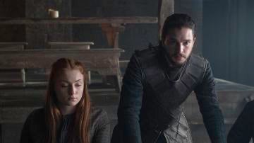 Sophie Turner y Kit Harington, Sansa Stark y Jon Snow en 'Juego de Tronos'