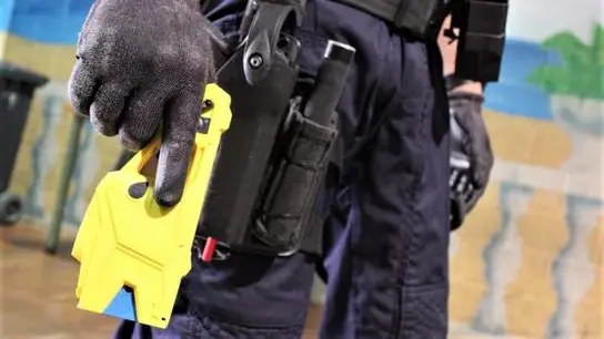 Policía con pistola taser Policía Municipal Madrid