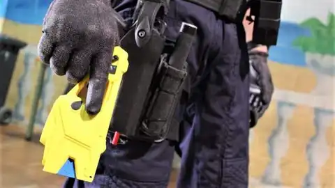 Policía con pistola taser Policía Municipal Madrid