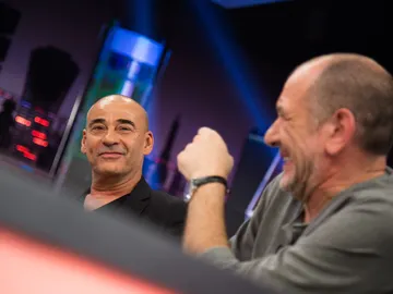 Eduard Fernández y Karra Elejalde se dedican unas bonitas palabras en 'El Hormiguero 3.0' Eduard Fernández y Karra Elejalde se dedican unas bonitas palabras en 'El Hormiguero 3.0'