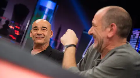 Eduard Fernández y Karra Elejalde se dedican unas bonitas palabras en 'El Hormiguero 3.0' Eduard Fernández y Karra Elejalde se dedican unas bonitas palabras en 'El Hormiguero 3.0'