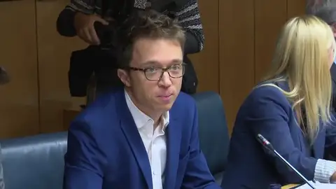 Debate urgente entre los grupos de izquierdas para decidir entre Iglesias y Errejón Debate urgente entre los grupos de izquierdas para decidir entre Iglesias y Errejón