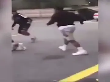 Asesinado un adolescente mientras los demás graban la escena sin ayudarle Asesinado un adolescente mientras los demás graban la escena sin ayudarle