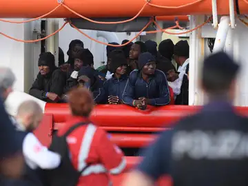 Migrantes a bordo del Ocean Viking Migrantes a bordo del Ocean Viking