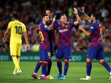 Los jugadores del Barça celebran el gol de Arthur contra el Villarreal