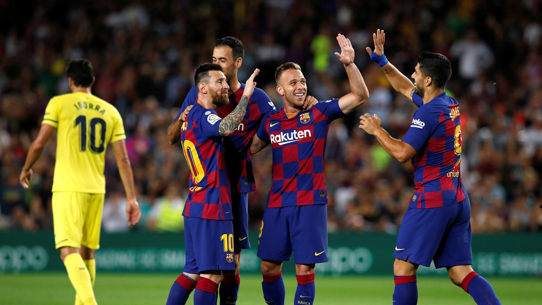 Los jugadores del Barça celebran el gol de Arthur contra el Villarreal Los jugadores del Barça celebran el gol de Arthur contra el Villarreal