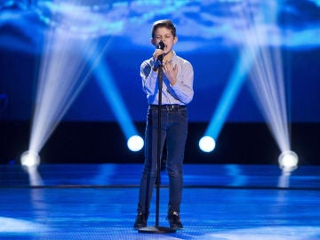 Toni Vallés canta ‘Invisible’ en las Audiciones a ciegas de ‘La Voz Kids’