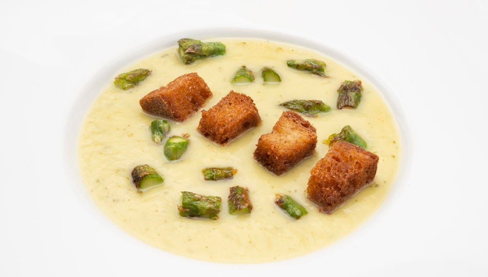 Crema de puerro, calabacín y espárragos verdes