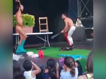 Un striptease 'para todos los públicos' escandaliza a los niños presentes en la actuación de las Fiestas de la Mercè