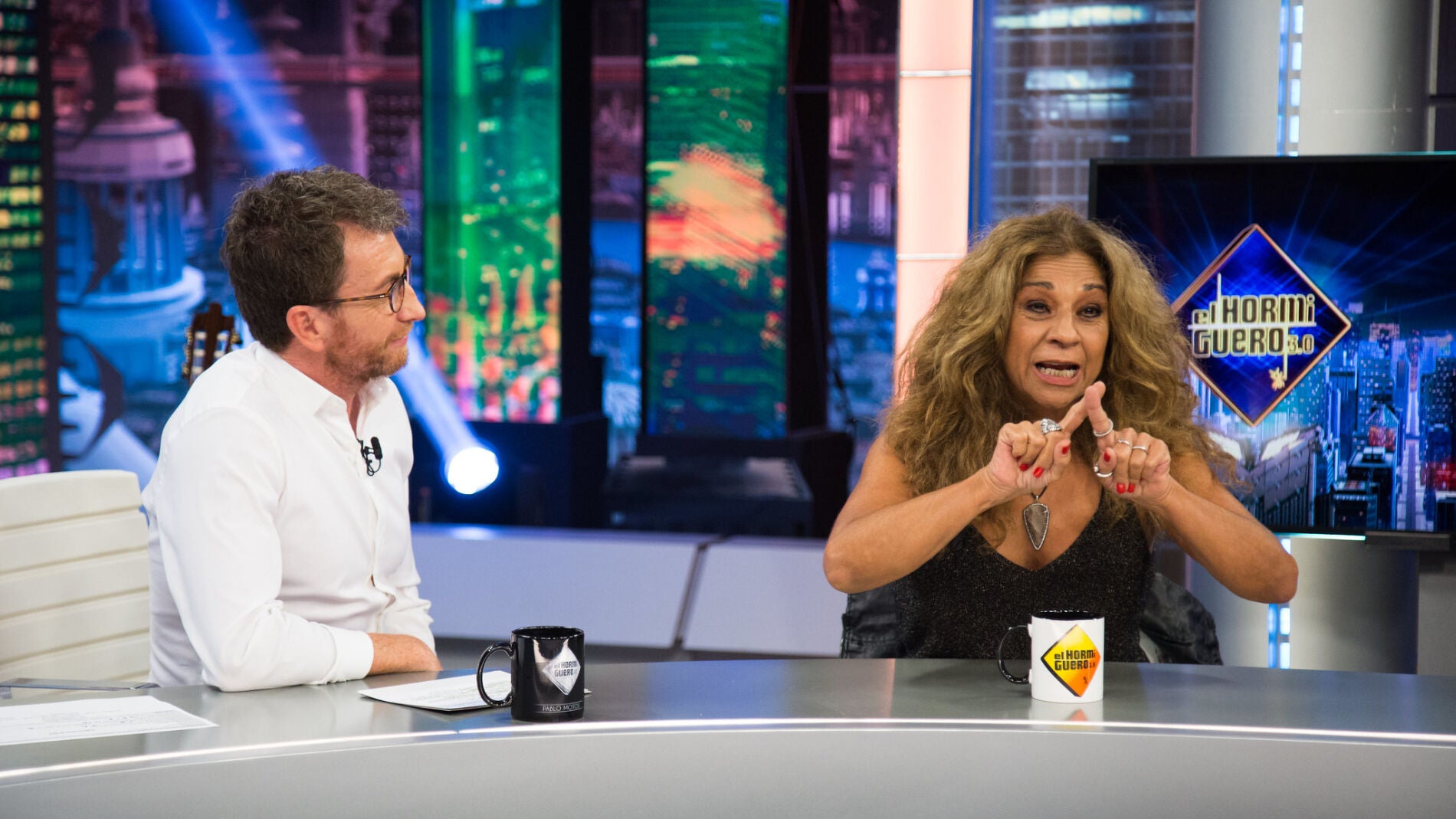 "Estoy negra", la queja de Lolita en 'El Hormiguero 3.0' ante la posible desaparición de los teléfonos fijos