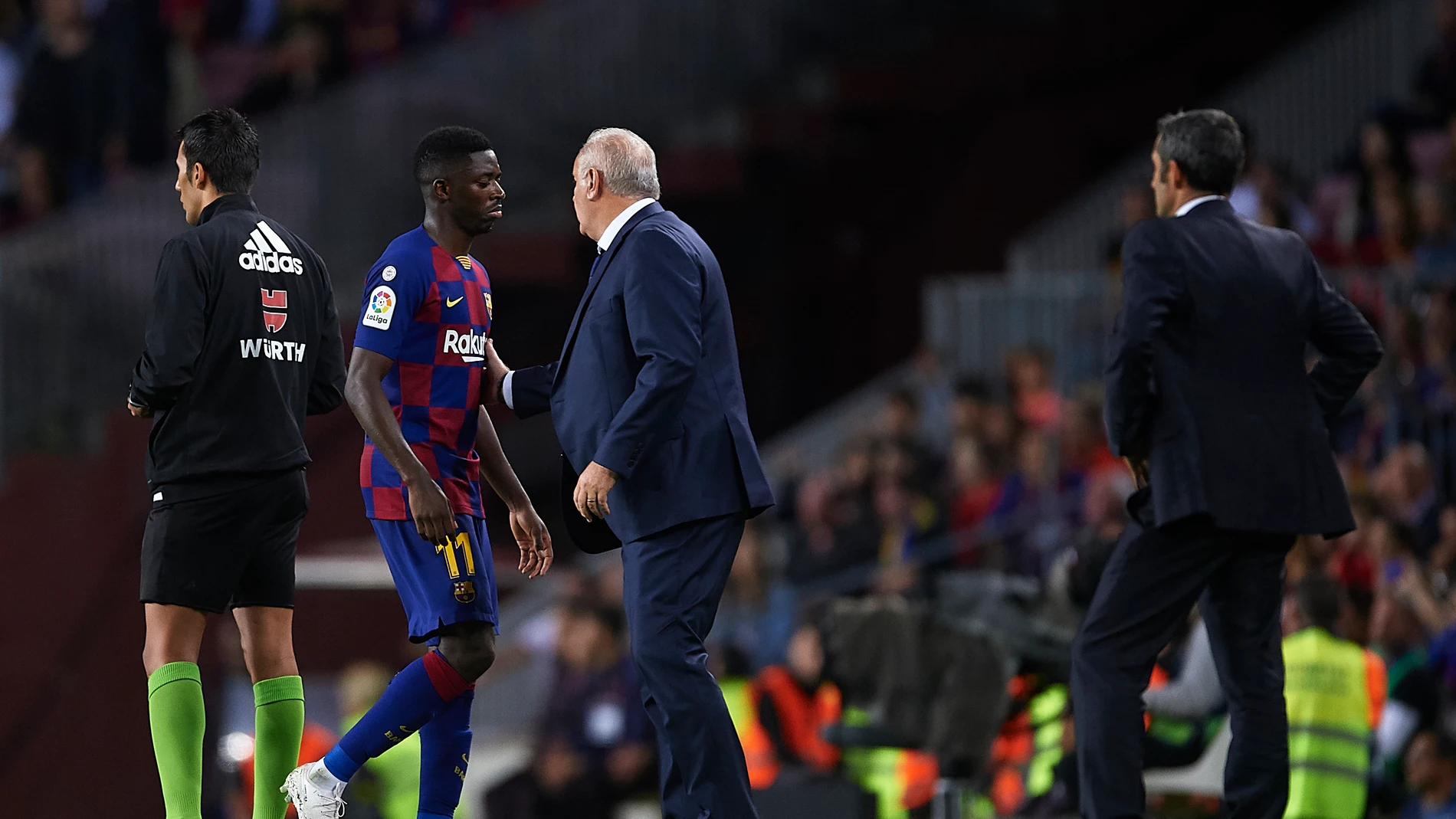 Dembelé se marcha tras su expulsión Dembelé se marcha tras su expulsión