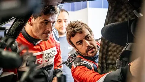 Marc Coma y Fernando Alonso analizan su Toyota Marc Coma y Fernando Alonso analizan su Toyota