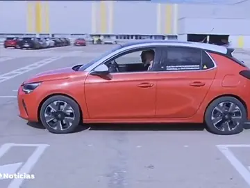 El rey estrena el nuevo Corsa El rey estrena el nuevo Corsa