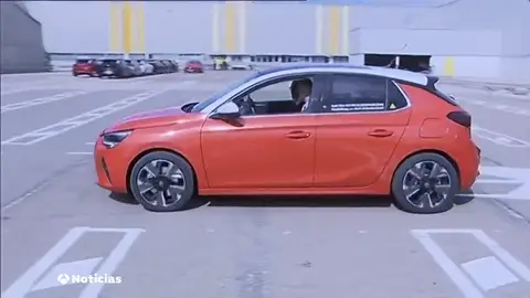 El rey estrena el nuevo Corsa El rey estrena el nuevo Corsa