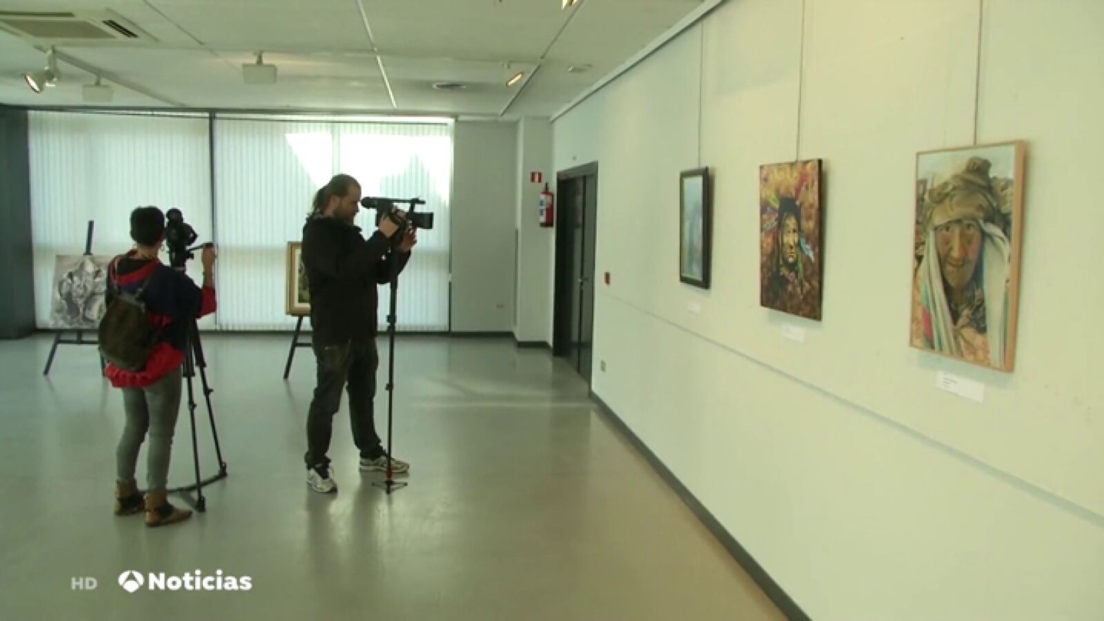 Críticas por la exposición de los cuadros del etarra Jon Bienzobas en Galdácano