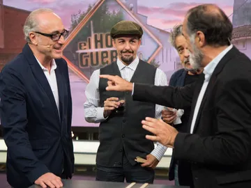 Carlos Iglesias, Roberto Álvarez y Ramón Barea, incapaces de ganar a un imbatible Don Rogelio en ‘El Hormiguero 3.0’ Carlos Iglesias, Roberto Álvarez y Ramón Barea, incapaces de ganar a un imbatible Don Rogelio en ‘El Hormiguero 3.0’