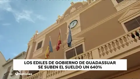 El alcalde de Guadassuar en Valencia sube los sueldos un 640% tras echar al anterior alcalde con una moción de censura El alcalde de Guadassuar en Valencia sube los sueldos un 640% tras echar al anterior alcalde con una moción de censura