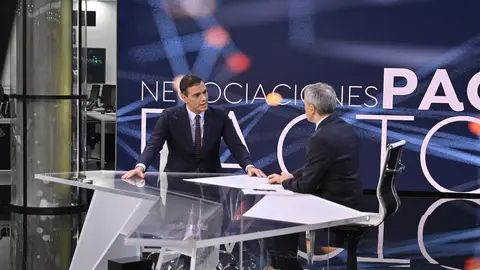 Pedro Sánchez es entrevistado por Vicente Vallés en Antena 3 Noticias 2 Pedro Sánchez es entrevistado por Vicente Vallés en Antena 3 Noticias 2