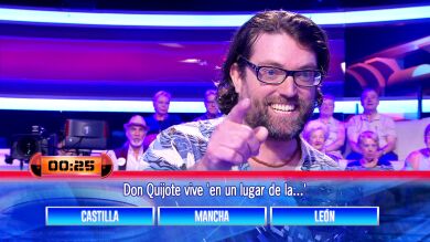 Saludos en cada respuesta, el detalle que casi le cuesta la caída a un concursante en '¡Ahora caigo!'