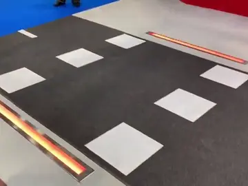 Nuevos pulsadores de semáforos y balizas para "peatones zombies" Nuevos pulsadores de semáforos y balizas para "peatones zombies"