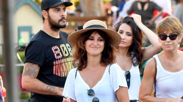 Penélope Cruz junto a su hermano, Edu Cruz Penélope Cruz junto a su hermano, Edu Cruz