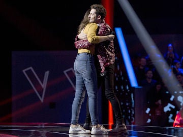 David Bisbal se queda con María Expósito cantando al unísono ‘Dígale’ en ‘La Voz Kids’