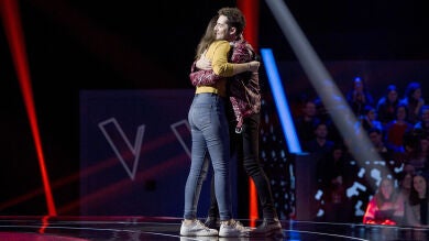 David Bisbal se queda con María Expósito cantando al unísono ‘Dígale’ en ‘La Voz Kids’