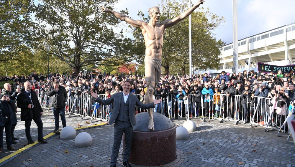 Ibrahimovic inaugura su estatua en Malmoe