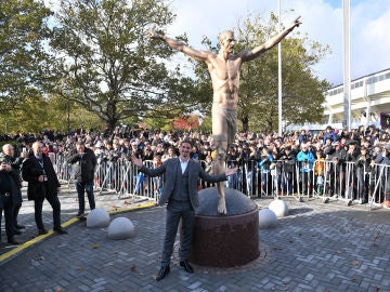 Ibrahimovic inaugura su estatua en Malmoe