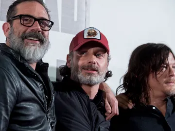 Jeffrey Dean Morgan junto a Andrew Lincoln y Norman Reedus Jeffrey Dean Morgan junto a Andrew Lincoln y Norman Reedus