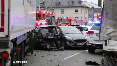 Alemania no descarta que el ataque de un camión arrollando varios coches sea un acto terrorista Alemania no descarta que el ataque de un camión arrollando varios coches sea un acto terrorista