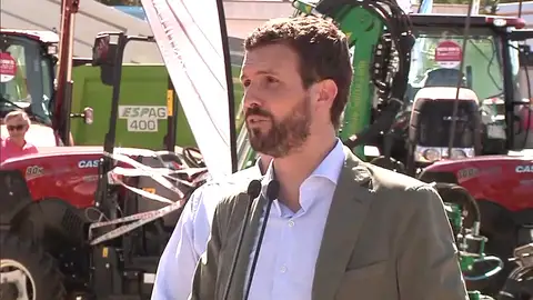 Casado: "Sánchez confunde el jamón y los megabytes" Casado: "Sánchez confunde el jamón y los megabytes"