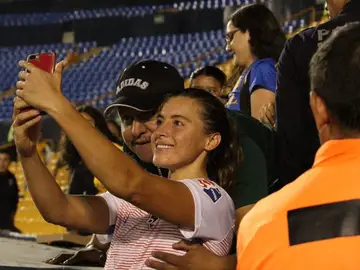 La foto del acoso a una jugadora La foto del acoso a una jugadora