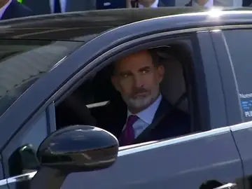 El rey prueba el primer 'Captur' híbrido-enchufable El rey prueba el primer 'Captur' híbrido-enchufable