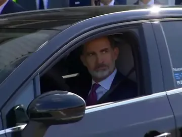 El rey prueba el primer 'Captur' híbrido-enchufable El rey prueba el primer 'Captur' híbrido-enchufable