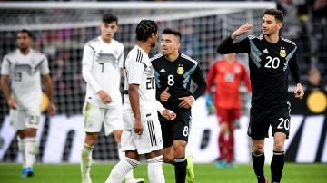 Lucas Alario celebra su gol ante Alemania