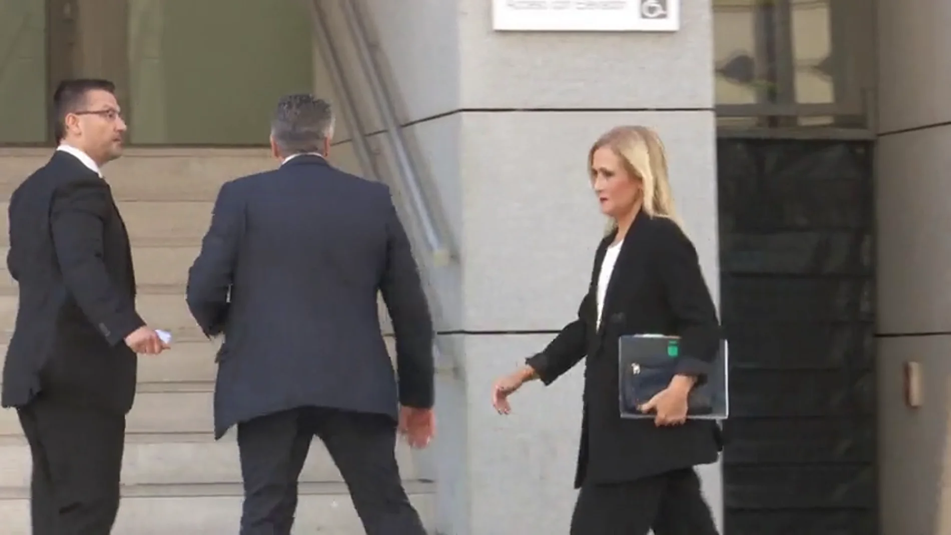 Cifuentes declara por la adjudicación de la cafetería de la Asamblea de Madrid Cifuentes declara por la adjudicación de la cafetería de la Asamblea de Madrid