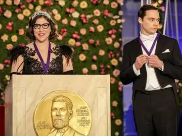 Amy y Sheldon recogiendo el Nobel de Física Amy y Sheldon recogiendo el Nobel de Física