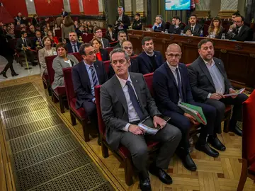 Los líderes independentistas sentados en el banquillo del Tribunal Supremo en el juicio del 'procés' Los líderes independentistas sentados en el banquillo del Tribunal Supremo en el juicio del 'procés'