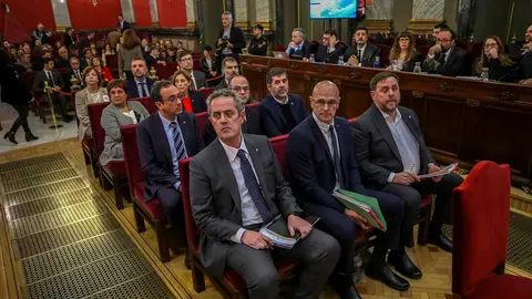 Los líderes independentistas sentados en el banquillo del Tribunal Supremo en el juicio del 'procés' Los líderes independentistas sentados en el banquillo del Tribunal Supremo en el juicio del 'procés'