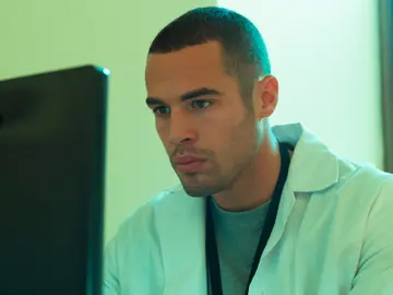 Intento de suicidio y síntomas de violación, Hugo accede al expediente médico de Andrea Norman Intento de suicidio y síntomas de violación, Hugo accede al expediente médico de Andrea Norman