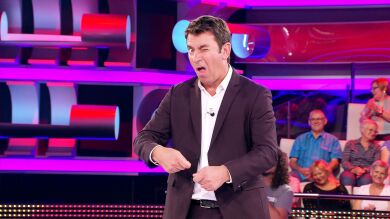 Arturo Valls inventa el mus con música bacalao en '¡Ahora caigo!' 
