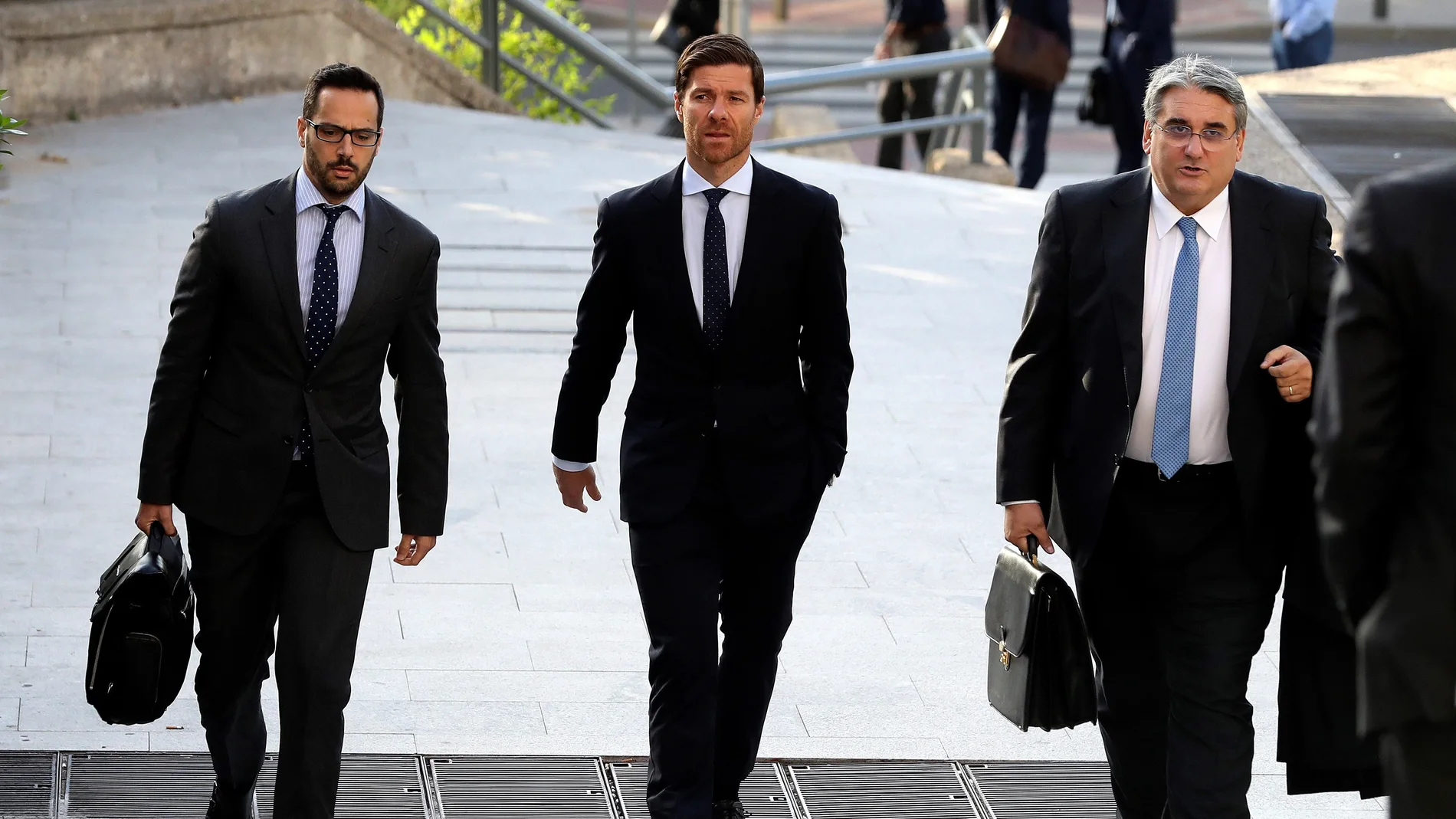 Xabi Alonso entra a la Audiencia Nacional acompañado de sus abogados Xabi Alonso entra a la Audiencia Nacional acompañado de sus abogados