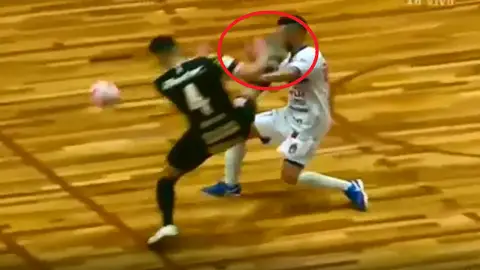 La brutal patada a Fernandinho La brutal patada a Fernandinho