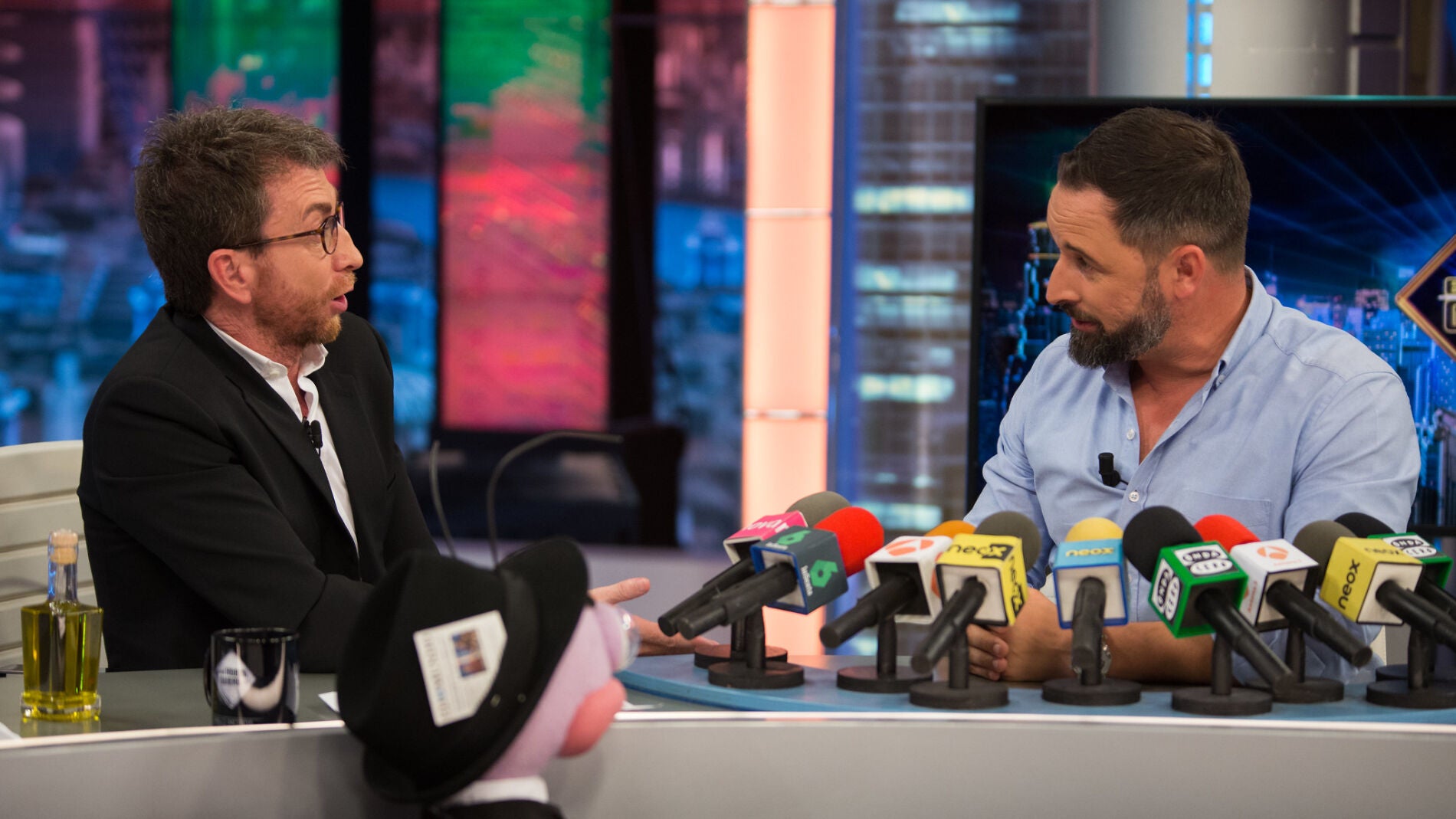Santiago Abascal se enfrenta a la rueda de prensa ibérica de Trancas y Barrancas 